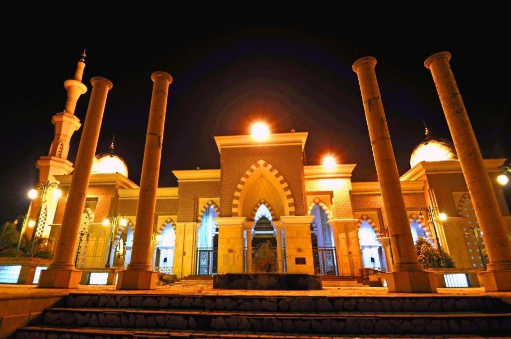 Aswin Hotel And Spa Makassar Kültér fotó