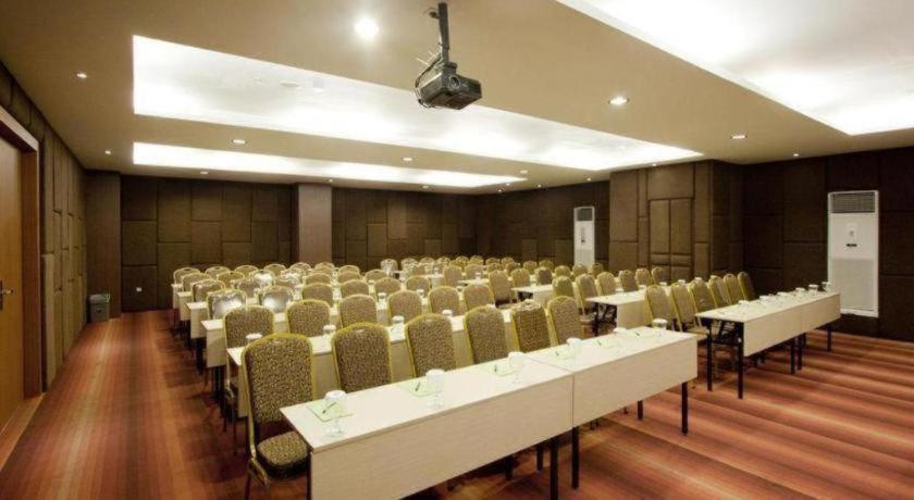 Aswin Hotel And Spa Makassar Kültér fotó