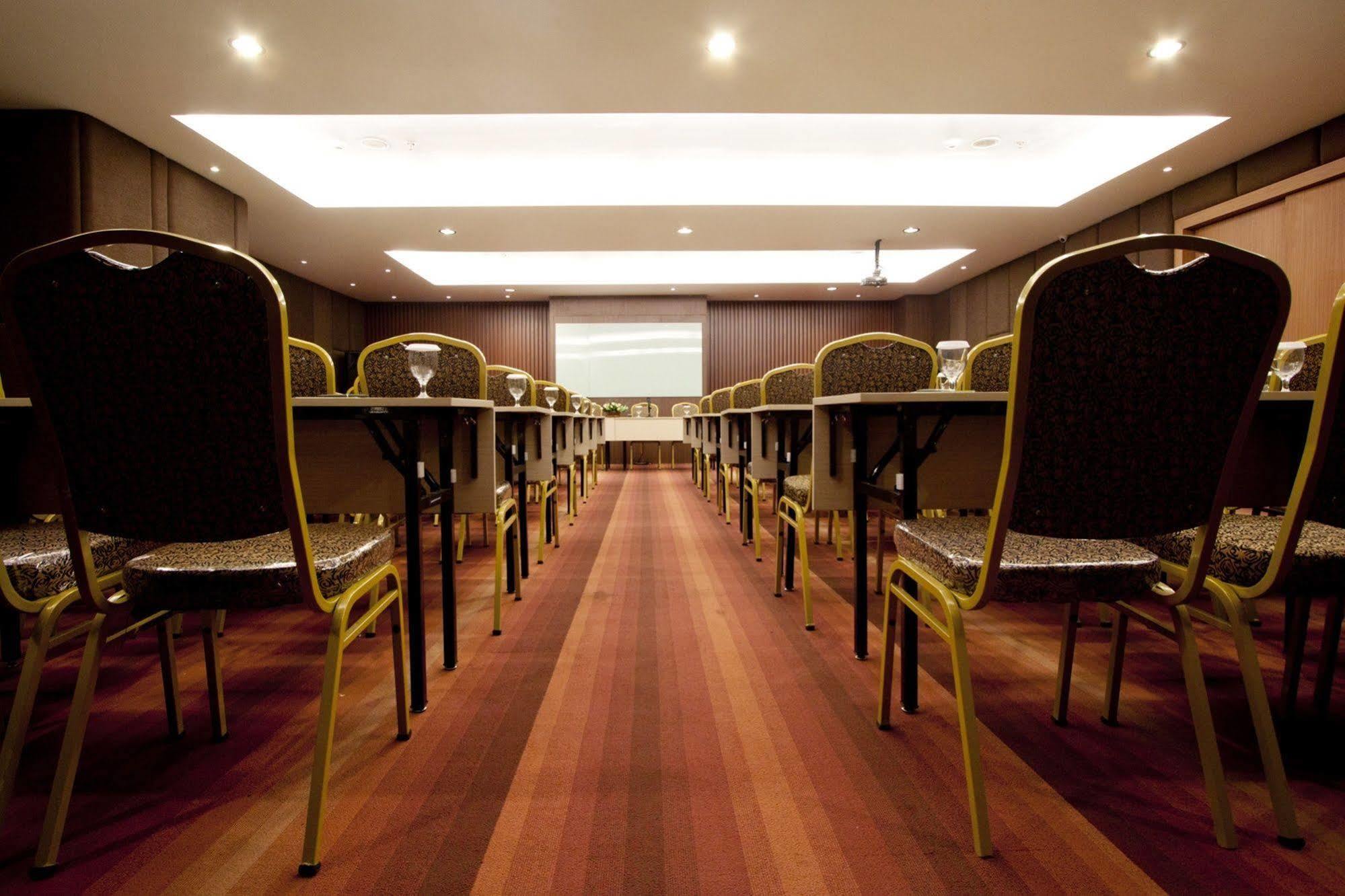 Aswin Hotel And Spa Makassar Kültér fotó