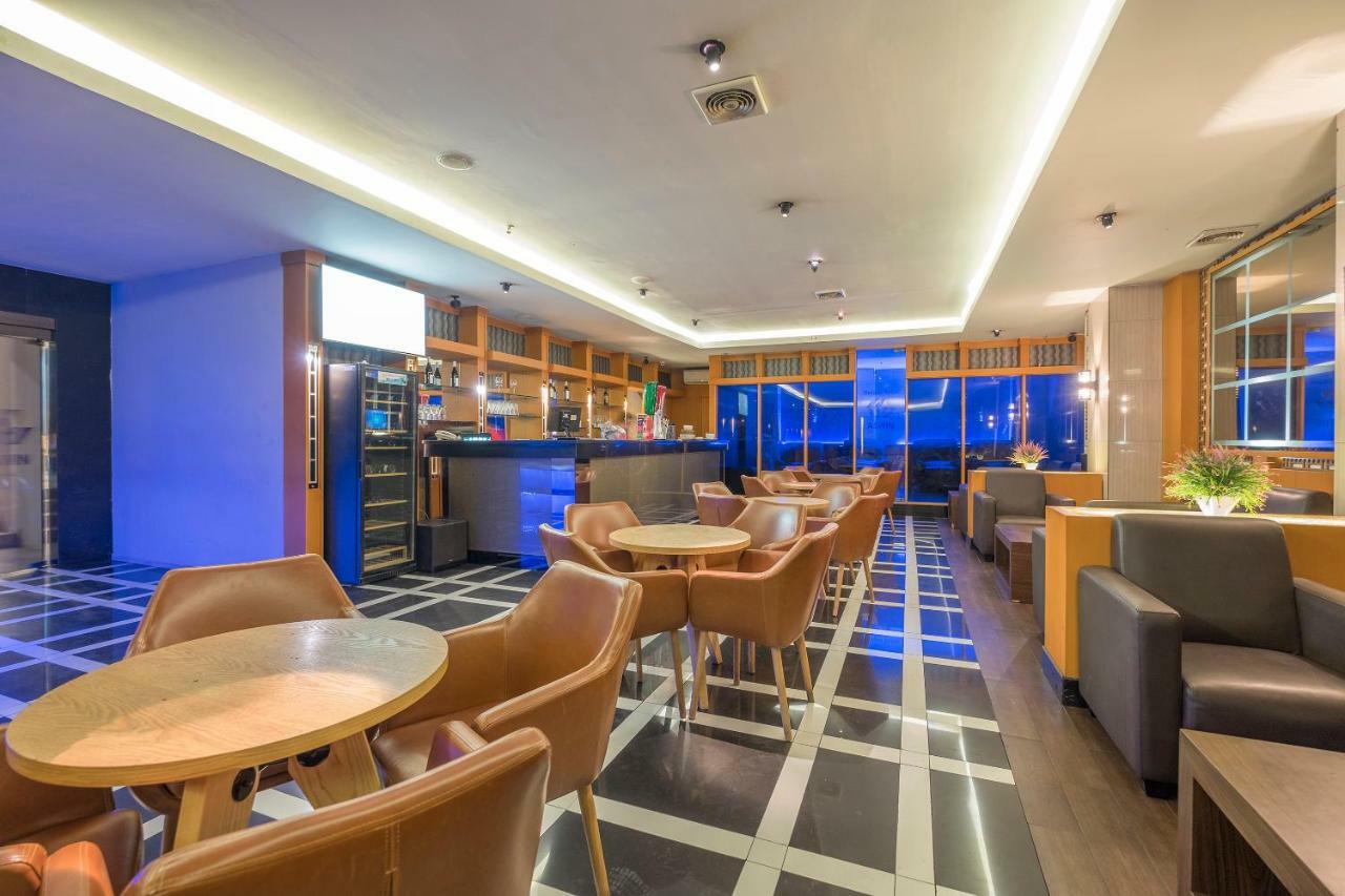 Aswin Hotel And Spa Makassar Kültér fotó